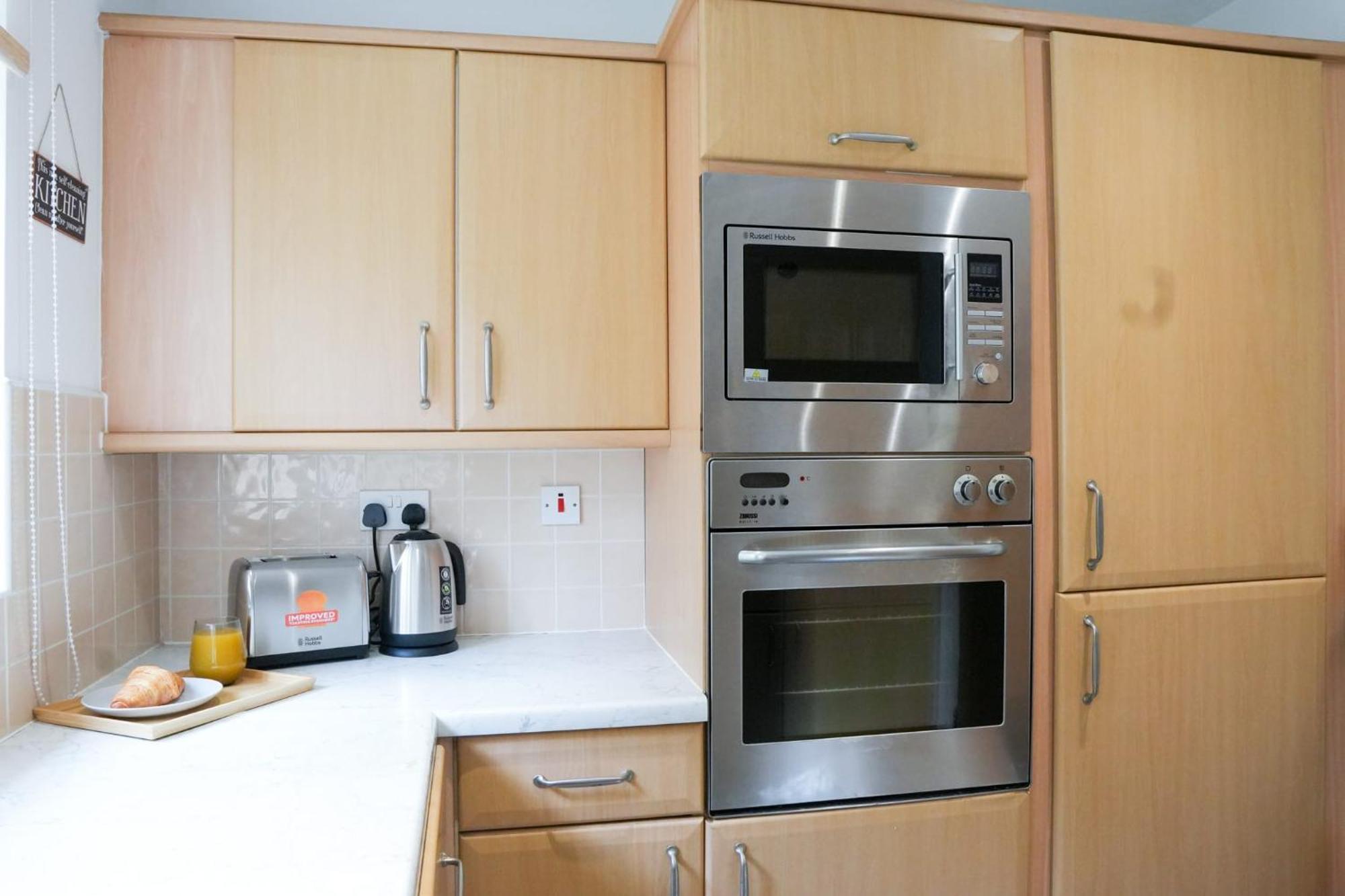 Whole 2-Bed Apartment - Contractors, Professionals, Ulez Free, Free Parking, B'Ham City 10Mins 伯明翰 外观 照片